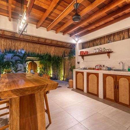 La Villa Loca Gili Air Exterior photo